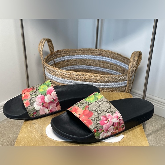 Shoes & Ladies brand name slides - Picture 7 of 7